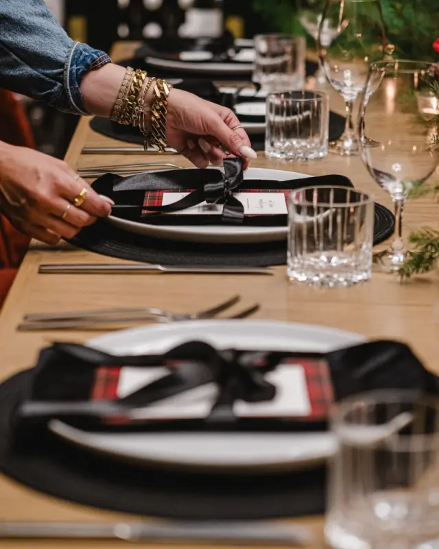 Planning a holiday gathering that actually impresses? 🎄

From intimate dinners to private soirées, HEIST sets the scene for unforgettable celebrations.

Book your holiday event now... dates are vanishing fast.