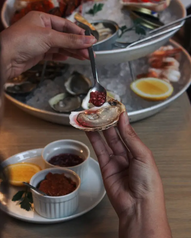 Oyster lovers, it’s your night. 🦪
Thursday = Oyster HEIST.
Warning: you may regret not ordering another dozen. 😉 Secure your spot.