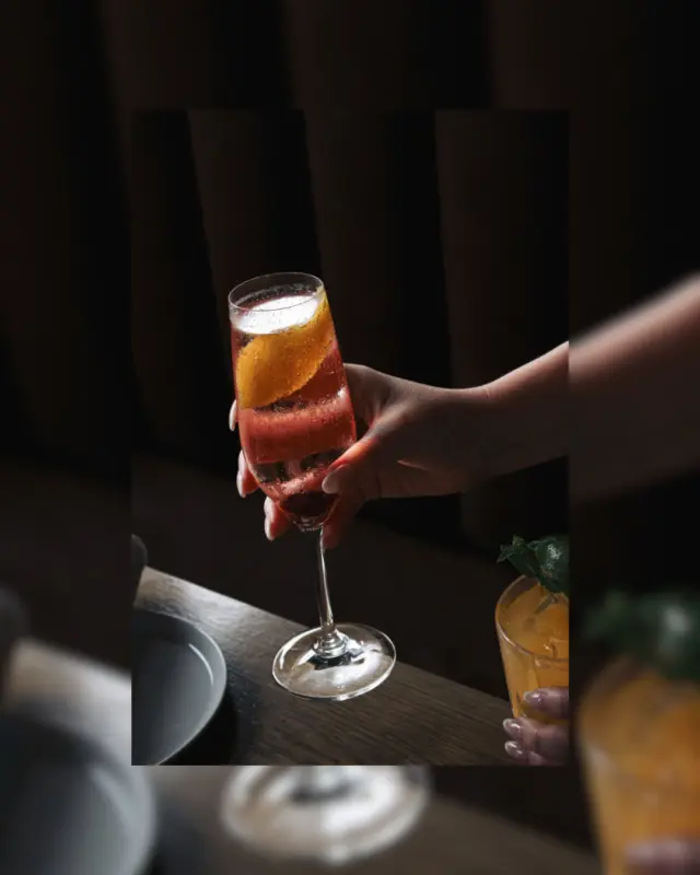 Shh… don’t tell anyone. 🤫

The Teller: non-alcoholic prosecco, cedar’s rosé, amaro cherry, lemon. It’s the perfect accomplice for a night at HEIST. Drinks this good shouldn’t be a secret.

Reserve now.