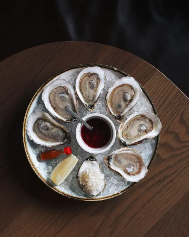 You know the drill… 🦪

Oyster HEIST is on. Fresh, briny, and best paired with something cold in your glass.

Every Thursday from 4-6 PM
📅 Grab a seat, grab a dozen.